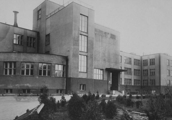 Б. Калужская, 75 (здание института). 1930–1935. Фото: PastVu Б. Калужская, 75 (здание института). 1930–1935. Фото: PastVu