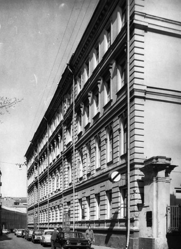 Дом 2, строение 1 на улице Грановского (сейчас — Романовом переулке). 1975 — 1978. Фото: pastvu
