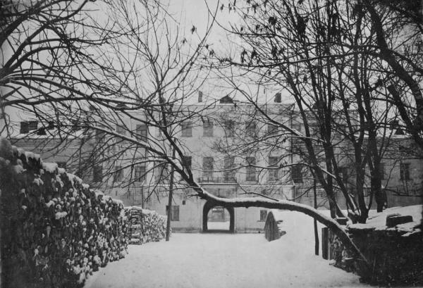 Лефортовский дворец в 1930-е — 1950-е годы. Фото: ргвиа.рф Лефортовский дворец в 1930-е — 1950-е годы. Фото: ргвиа.рф