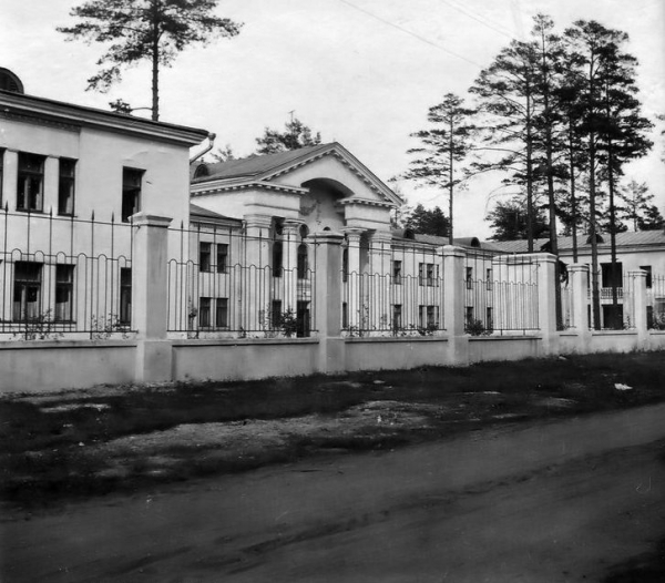 Быковский специальный детский дом на улице Прудовая. 1957–1960 гг. Фото: PastVu Быковский специальный детский дом на улице Прудовая. 1957–1960 гг. Фото: PastVu