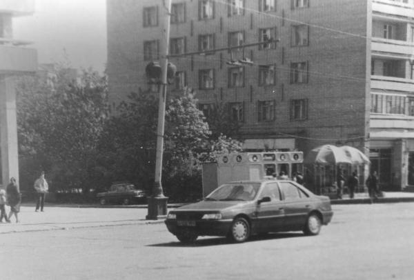 Поворот на 1-ю улицу Ямского поля. 1990-е гг.. Фото: PastVu Поворот на 1-ю улицу Ямского поля. 1990-е гг.. Фото: PastVu