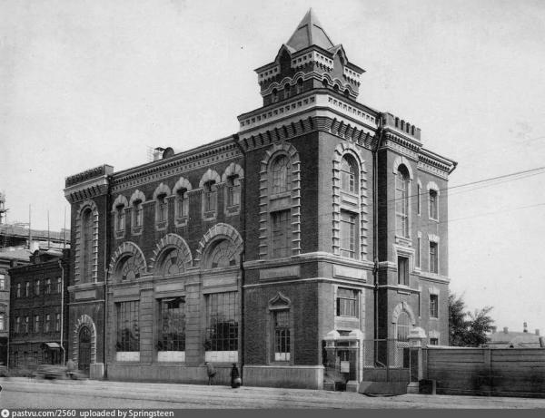Краснопрудная электрическая подстанция городских железных дорог 1913. Рядом находился лагерь. Фото; pastvu.com Краснопрудная электрическая подстанция городских железных дорог 1913. Рядом находился лагерь. Фото; pastvu.com
