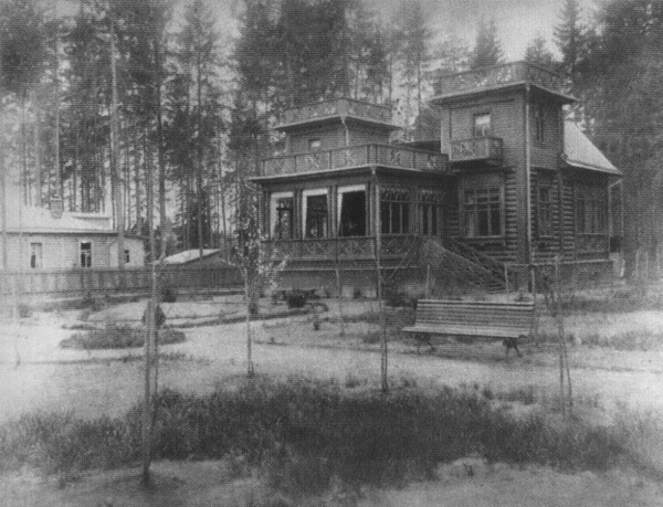Дача в Мамонтовке, в подобной, возможно, находился детский дом. Фото: pushkino-2009.livejournal.com Дача в Мамонтовке, в подобной, возможно, находился детский дом. Фото: pushkino-2009.livejournal.com