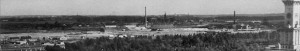 Вид на поселок Никольский. 1936–1941 гг. В центре — труба кирпичного завода. Фото: PastVu