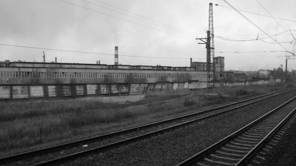 Вид на завод с платформы станции Катуар. Октябрь 2017 г. Фото: Е. Натаров