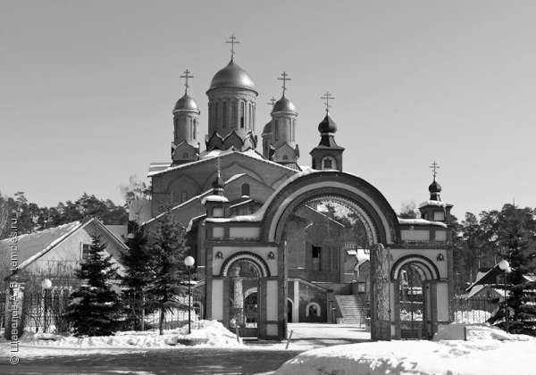 Поселок Ильинский Раменского района сегодня. Петропавловская церковь. Фото: А. В. Щавелев, temples.ru