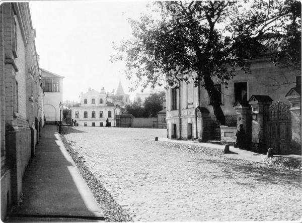2-й Зачатьевский пер., вид на Зачатьевский монастырь.1913–1914 гг. Фото: PastVu