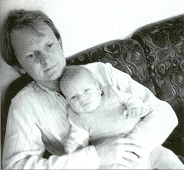 Стиг Фредриксон с сыном. Москва, 1972 г. Фото: Солженицын А. И. Бодался телёнок с дубом. М.: Согласие, 1996
