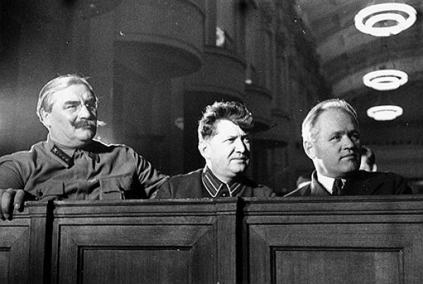 Дж. Багиров и С.Ф. Реденс (в центре) на сессии ЦИК СССР. 1936