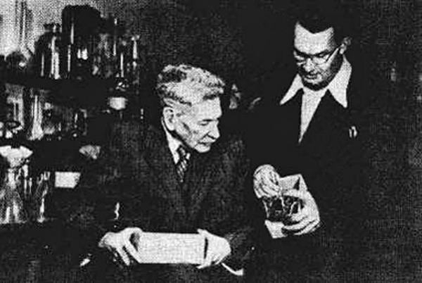 Академик Б. Б. Полынов (слева) за работой в Институте почвоведения. 1952 г. Фото: Коммерсантъ Академик Б. Б. Полынов (слева) за работой в Институте почвоведения. 1952 г. Фото: Коммерсантъ