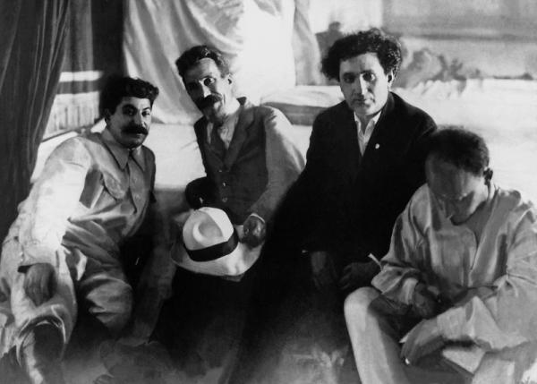 Иосиф Сталин, Алексей Рыков, Григорий Зиновьев и Николай Бухарин на XII съезде ВКП(б). 1923 г. Фото: МАММ / МДФ