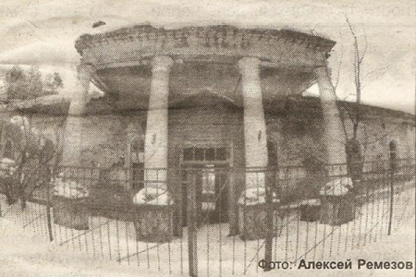 Здание усадьбы Брокара после пожара в 1994 г. Фото: ru-ivanteevka.livejournal.com Здание усадьбы Брокара после пожара в 1994 г. Фото: ru-ivanteevka.livejournal.com