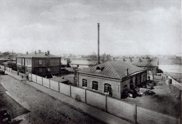 Городская насосная станция на углу Проточного и Малого Ново-Песковского переулков. Примерно такой забор ограждал Новопесковский лагерь