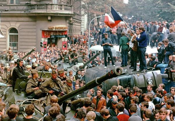 Советские войска в Чехословакии. 1968. Фото: Reuters