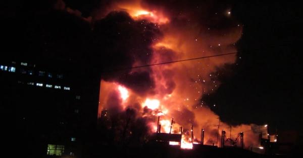 Пожар складов на Тушинском машзаводе 10 декабря 2015 года