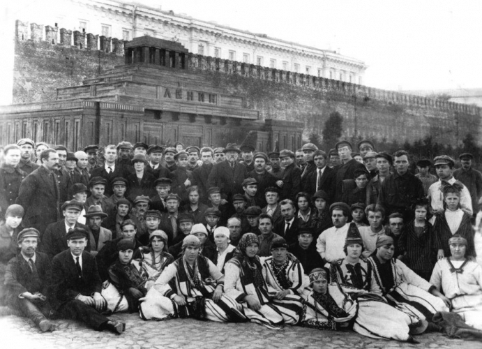Слушатели Коммунистического университета трудящихся Востока им. Сталина. Вторая пол. 1920-х гг. Фото: zubova-poliana.narod.ru Слушатели Коммунистического университета трудящихся Востока им. Сталина. Вторая пол. 1920-х гг. Фото: zubova-poliana.narod.ru