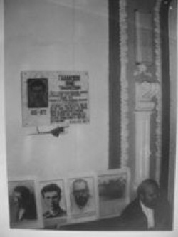 Памятная доска Юрию Галанскову. 1992. Фото: Витольд Абанькин, архив общества «Мемориал» Памятная доска Юрию Галанскову. 1992. Фото: Витольд Абанькин, архив общества «Мемориал»
