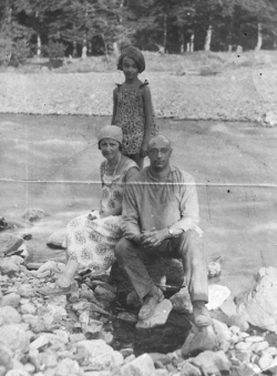 Г. С. Фридлянд с женой и дочерью. Фото: семейный архив З. Ф. Световой, «Последний адрес»