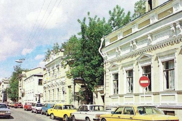 Староконюшенный переулок. Справа дом 23. 1980-е гг. Фото: PastVu