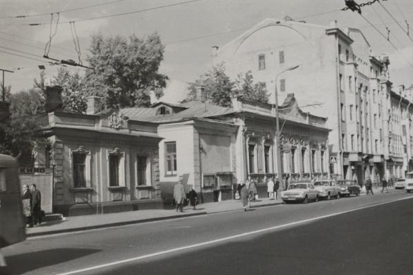 Арбат, дом № 42. 1970е.Фото: pastvu.com