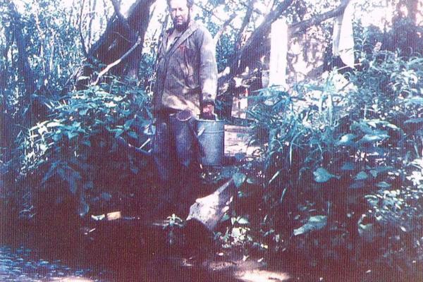 С лейкой за водой к Истье. Середина 1960-х. Фото: reshetovskaya.ru