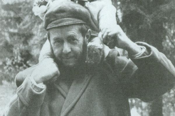 Со старшим сыном Ермолаем на даче Ростроповича. Октябрь 1971 года. Фото: Сараскина Л. И. Солженицын. М.: Молодая Гвардия, 2008