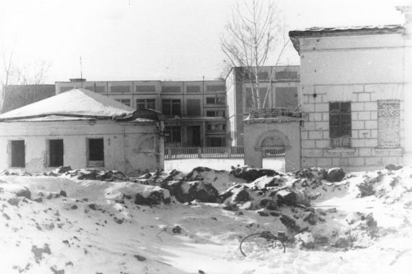 Флигель и пилоны ворот городской усадьбы П. П. Игнатьевой, Белкина. 1980е. Фото: oldmos.ru