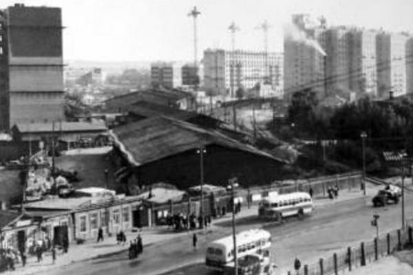 Переезд Лизинской ветви у старого Велозаводского рынка. 1954 г. Фото: PastVu