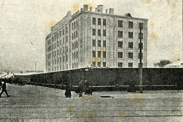 Ермаковский ночлежный дом близ Красных ворот. 1910 г. Фото: PastVu