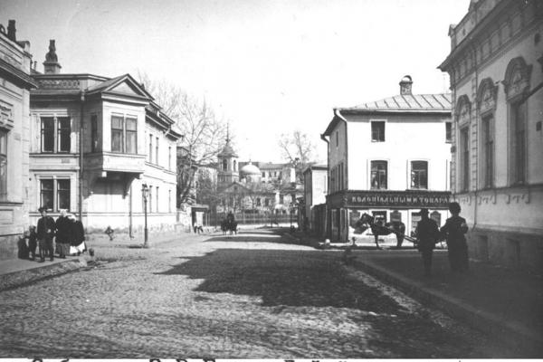 Сивцев Вражек. Перекресток со Староконюшенный переулком. 1913 г. Фото: oldmos.ru